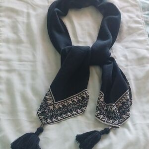 Simply Noelle Black and Cream Scarf with Tassels